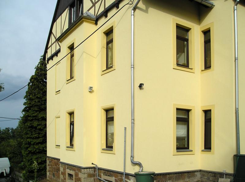 Fassadenputz Mehrfamilienhaus